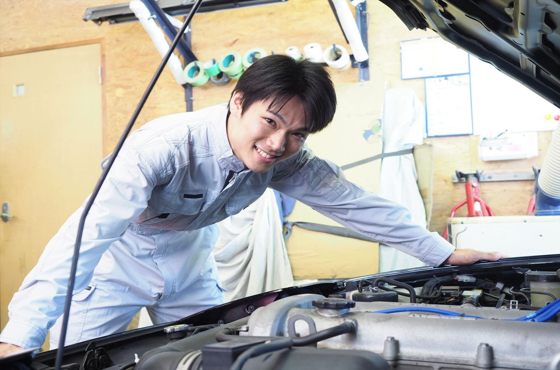自動車の整備する整備士